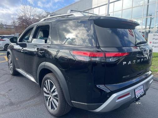 2022 Nissan Pathfinder Platinum