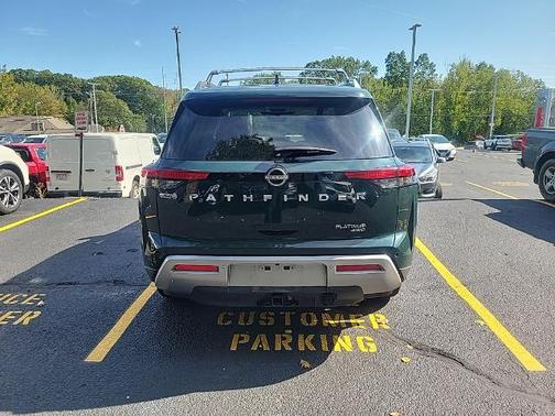 2023 Nissan Pathfinder Platinum
