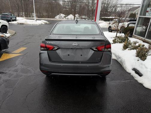 2025 Nissan Versa 1.6 SR