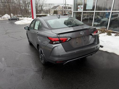 2025 Nissan Versa 1.6 SR