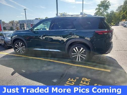 2023 Nissan Pathfinder Platinum