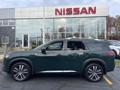 2023 Nissan Pathfinder Platinum