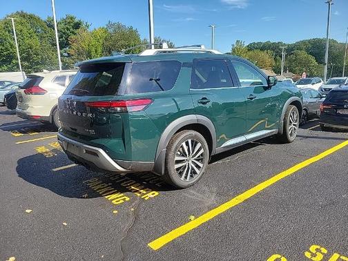 2023 Nissan Pathfinder Platinum