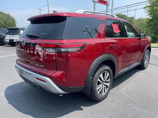 2024 Nissan Pathfinder SL