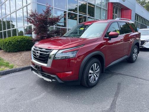 2024 Nissan Pathfinder SL