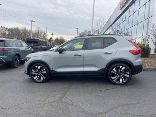 Metallic 2025 Volvo XC40 B5 Plus Dark Theme