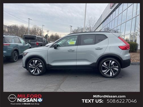 Metallic 2025 Volvo XC40 B5 Plus Dark Theme