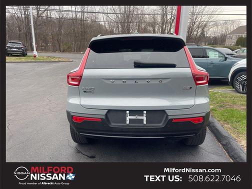 Metallic 2025 Volvo XC40 B5 Plus Dark Theme