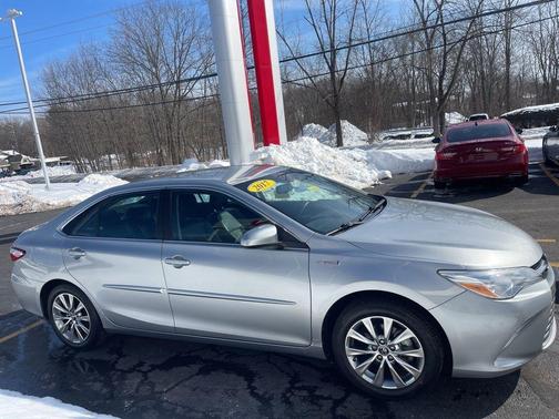 2017 Toyota Camry Hybrid XLE