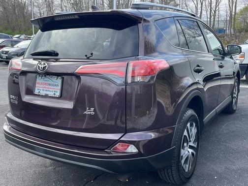 Photo 5 of 34 of 2017 Toyota RAV4 LE