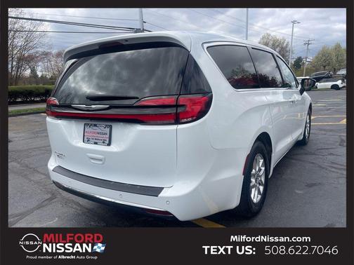 Bright White Clearcoat 2024 Chrysler Pacifica Touring-L