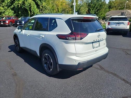 Everest White P 2026 Nissan Rogue SV