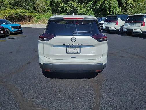 Everest White P 2026 Nissan Rogue SV