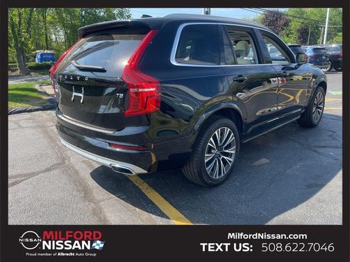 Onyx Black Metallic 2021 Volvo XC90 T5 Momentum 7 Passenger