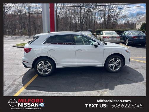 Glacier White Metallic 2023 Audi Q3 45 S line Premium