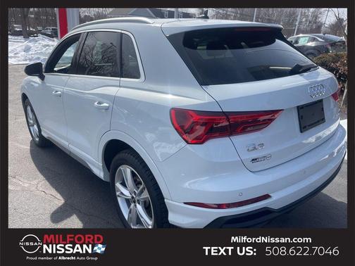 Glacier White Metallic 2023 Audi Q3 45 S line Premium