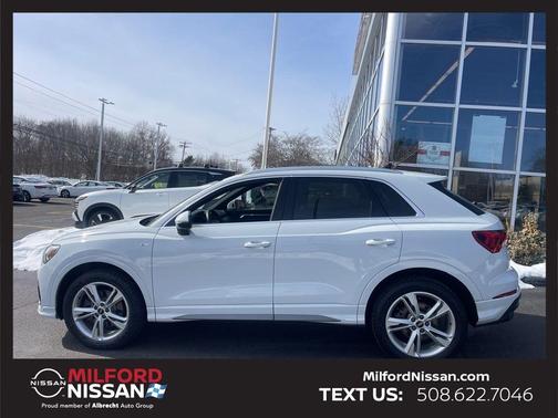 Glacier White Metallic 2023 Audi Q3 45 S line Premium