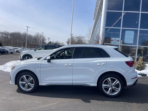 2023 Audi Q3 45 S line Premium