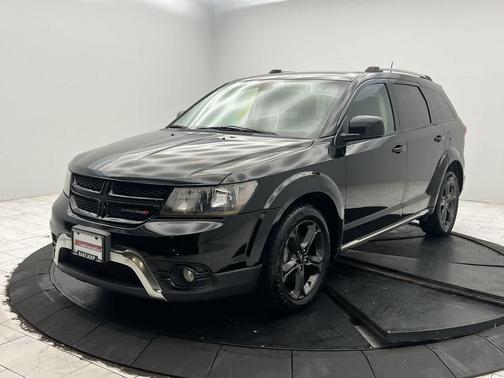 Pitch Black Clearcoat 2019 Dodge Journey Crossroad