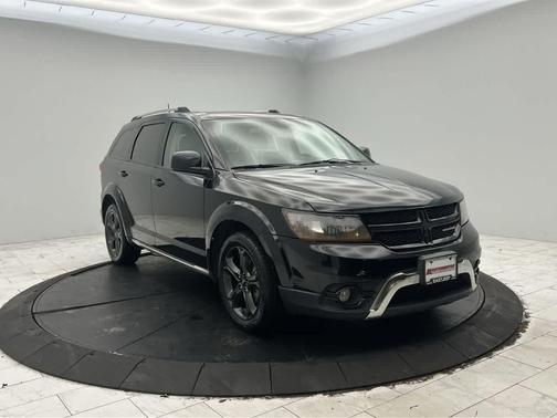 Pitch Black Clearcoat 2019 Dodge Journey Crossroad