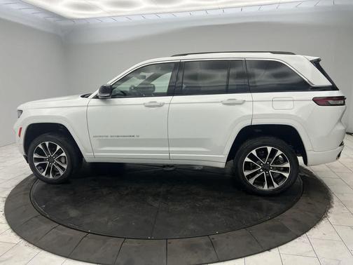 2022 Jeep Grand Cherokee Overland