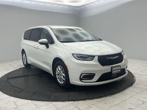 Bright White Clearcoat 2023 Chrysler Pacifica Touring L