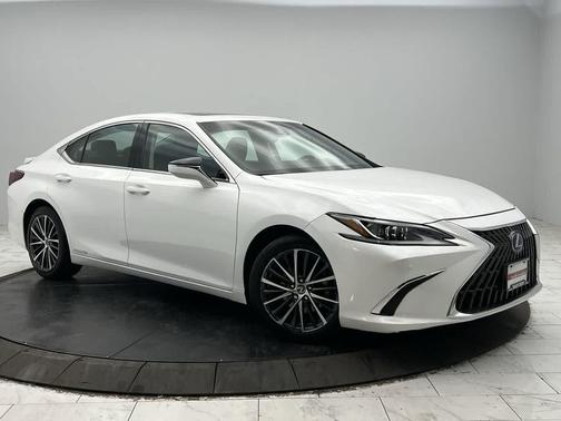 2022 Lexus ES 300h Base