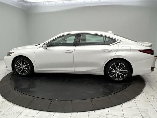 2022 Lexus ES 300h Base