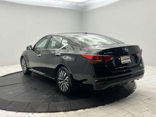 Super Black 2025 Nissan Altima SV FWD