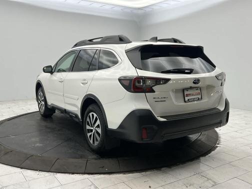 Crystal White Pearl 2022 Subaru Outback Premium