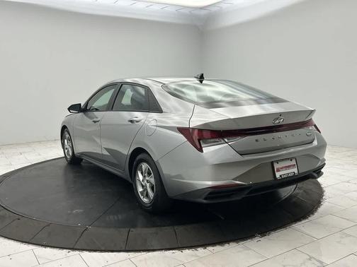 2021 Hyundai ELANTRA SE