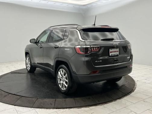 Granite Crystal Metallic Clearcoat 2023 Jeep Compass Latitude Lux