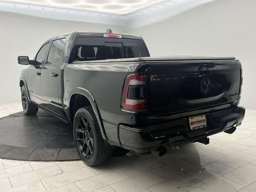 Diamond Black Crystal Pearlcoat 2020 RAM 1500 Laramie
