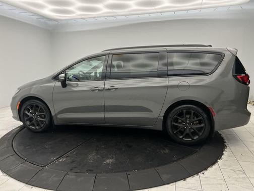 Ceramic Gray Clearcoat 2023 Chrysler Pacifica Touring L