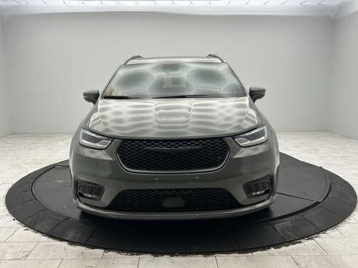 Ceramic Gray Clearcoat 2023 Chrysler Pacifica Touring L