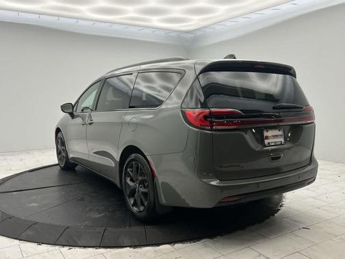 Ceramic Gray Clearcoat 2023 Chrysler Pacifica Touring L
