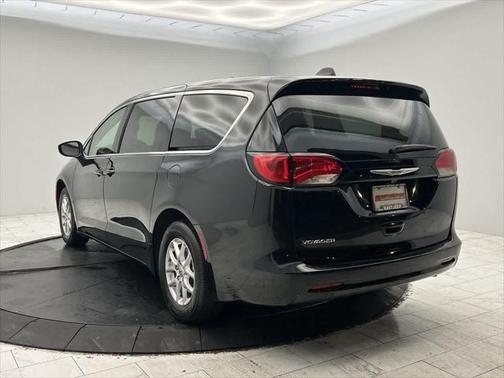 2024 Chrysler Voyager LX