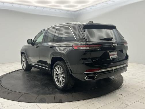 2022 Jeep Grand Cherokee Summit