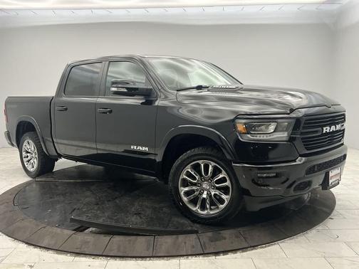 Diamond Black Crystal Pearlcoat 2022 RAM 1500 Laramie