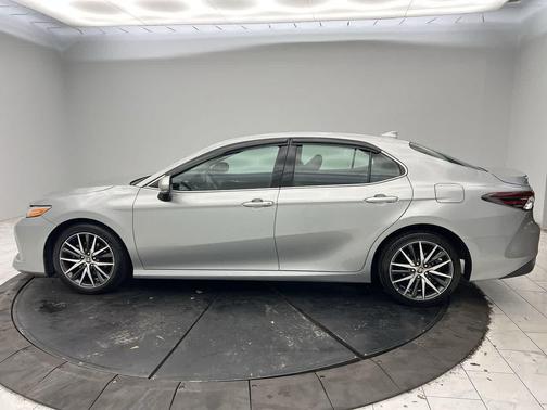 Celestial Silver Metallic 2022 Toyota Camry XLE