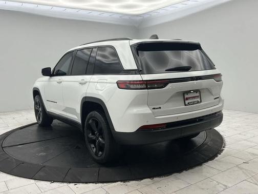 Bright White Clearcoat 2023 Jeep Grand Cherokee Limited