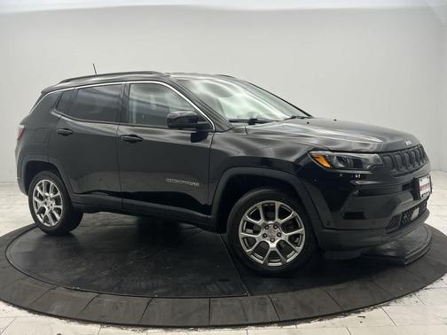 Diamond Black Crystal Pearlcoat 2022 Jeep Compass Latitude Lux