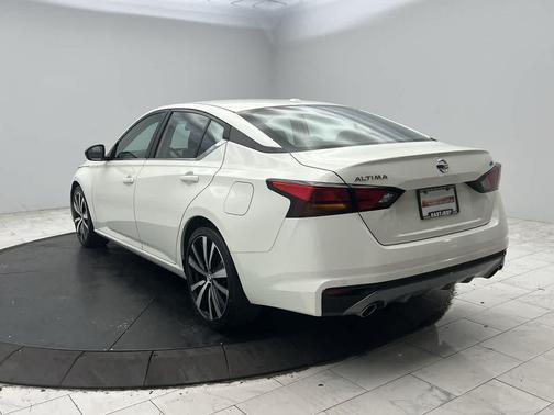 2021 Nissan Altima SR FWD