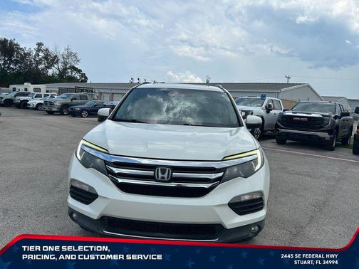 White Diamond Pearl 2017 Honda Pilot Touring