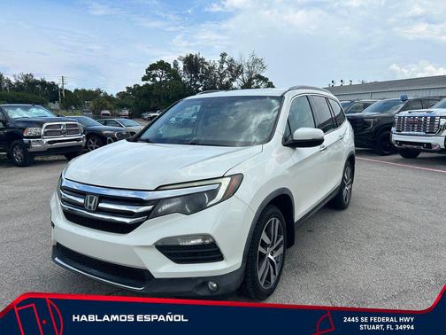 White Diamond Pearl 2017 Honda Pilot Touring
