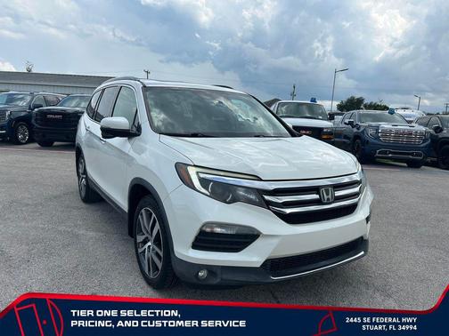 White Diamond Pearl 2017 Honda Pilot Touring