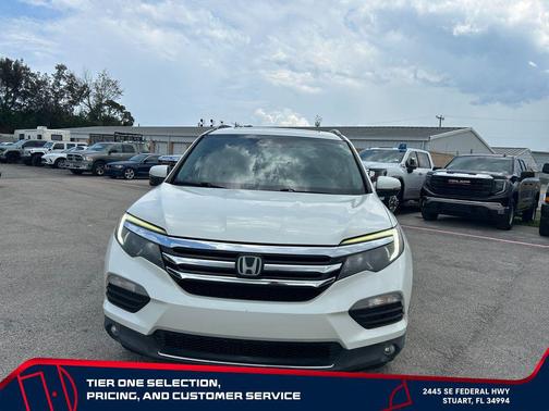 White Diamond Pearl 2017 Honda Pilot Touring