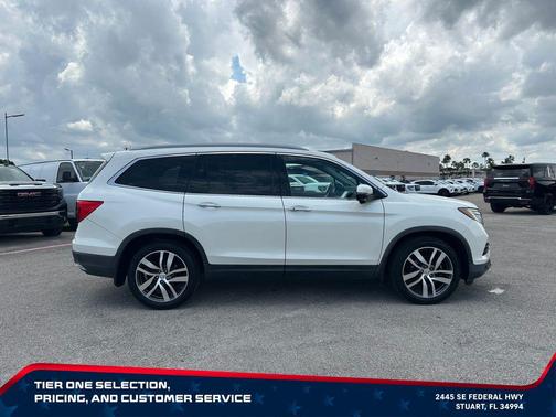 White Diamond Pearl 2017 Honda Pilot Touring