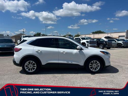 Oxford White 2020 Ford Escape SE