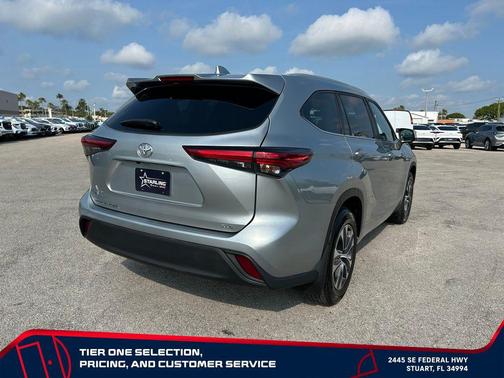 Celestial Silver Metallic 2023 Toyota Highlander XLE